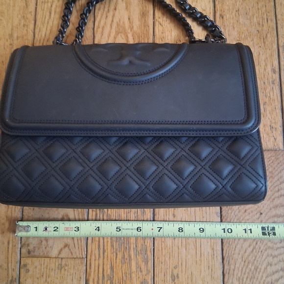 Tory Burch Fleming Convertible Shoulder Bag - Picture 9 of 11